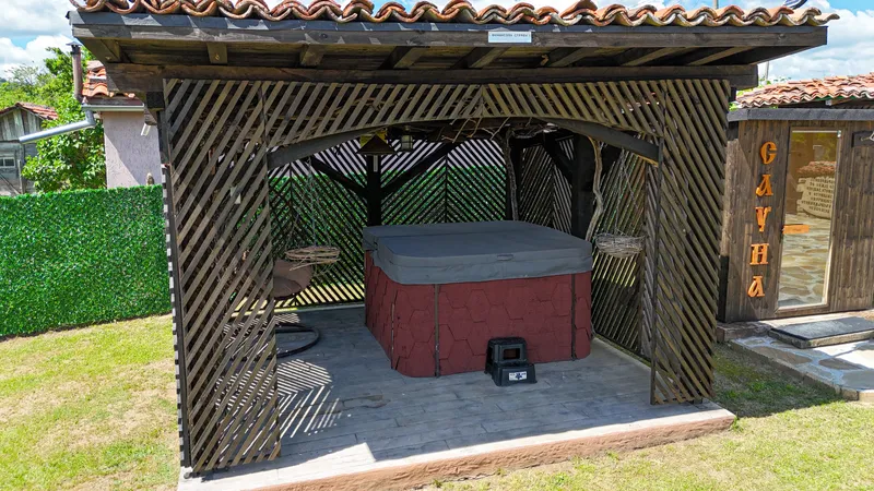 The hot tub under its pergola